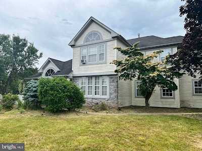 1800 Heritage Dr Jamison, PA 18929