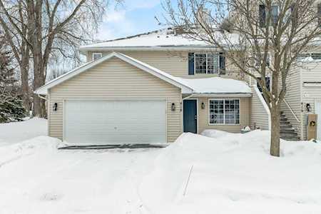 418 Gironde Court Woodbury, MN 55125