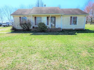 1010 Chelsea Dr Greenbrier, TN 37073
