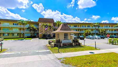 600 Village Green Court #317 Palm Springs, FL 33461