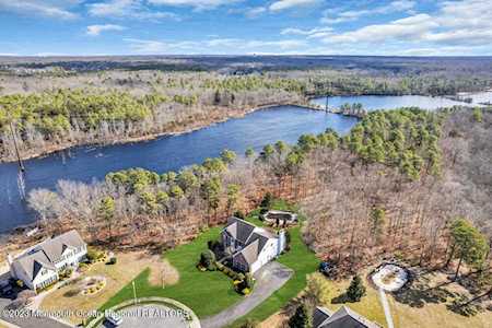 33 Jefferson Ct Jackson, NJ 08527