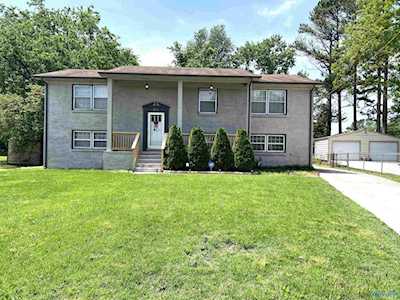 2825 NW Nob Hill Court Huntsville, AL 35810