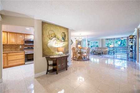 140 SW 96th Ter #305 Plantation, FL 33324