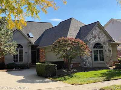 1090 Pointe Place Rochester, MI 48307