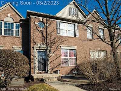 41011 N Maplewood Dr Canton Twp, MI 48187