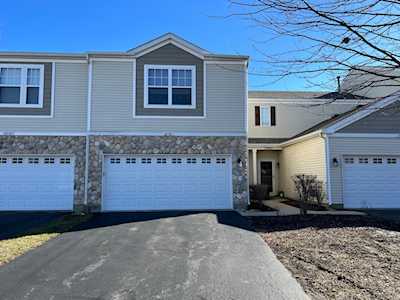 3947 Blackstone Dr Aurora, IL 60504