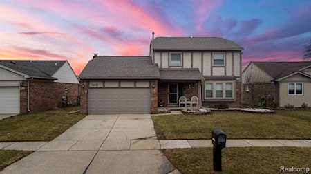 15667 Peak Macomb, MI 48044