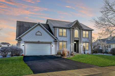 807 Sharp Ct Elburn, IL 60119