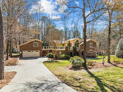 8413 Lakewood Drive Raleigh, NC 27613