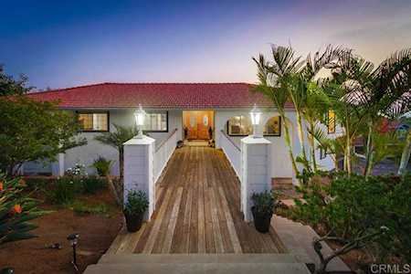 2006 Vista Grande Drive Vista, CA 92084