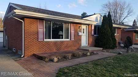 14630 Country Club Dr Livonia, MI 48154