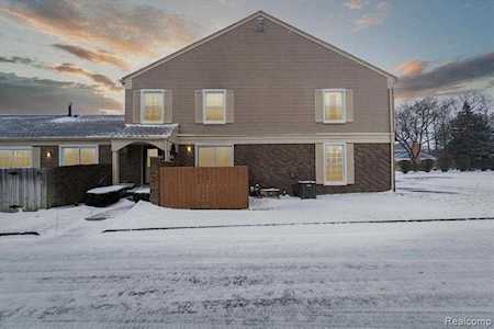 23707 Stonehenge Blvd Novi, MI 48375