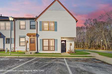 31 Queens Way Englishtown, NJ 07726