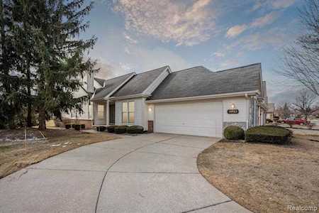 39543 Village Run Dr Northville Twp, MI 48168