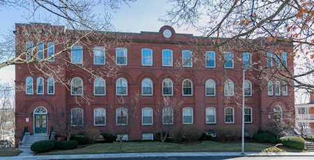 63 Illinois St #204 Worcester, MA 01610