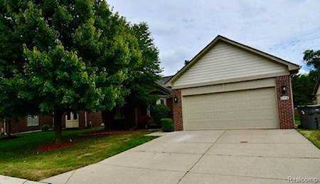 41718 E Westbury Ln Clinton Twp, MI 48038