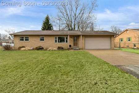 19657 Parkville St Livonia, MI 48152