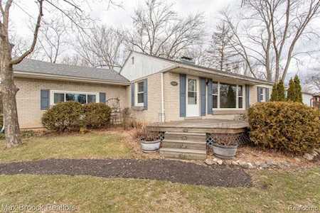 24399 Springbrook Dr Farmington Hills, MI 48336