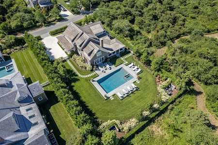 35 Burnell Street Nantucket, MA 02564