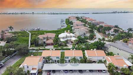 8710 Cove Ct Tampa, FL 33615