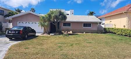 2720 Hibiscus Dr W Belleair Beach, FL 33786