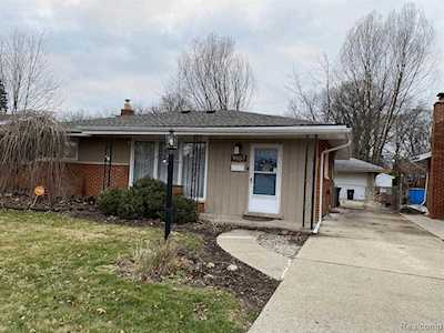 9557 Kinloch Redford Twp, MI 48239