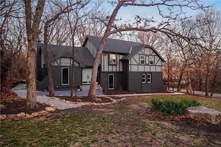 20802 Whispering Dr Lenexa, KS 66220