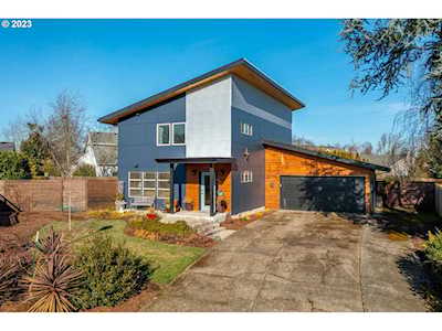 1135 NE 30th ST Mcminnville, OR 97128