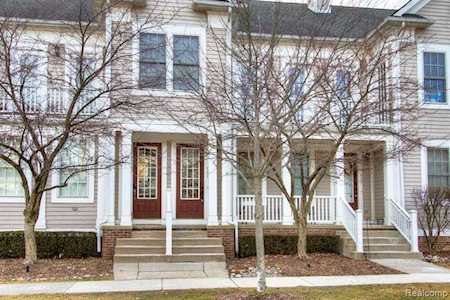 644 Constitution St Canton Twp, MI 48188