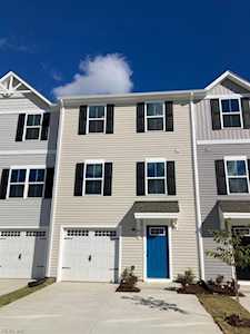 38 Clara Ct Suffolk, VA 23434