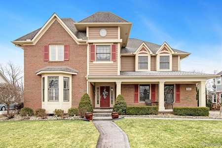 816 Glen Meadows Dr South Lyon, MI 48178