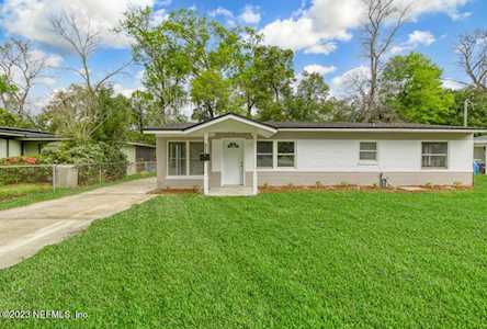 1953 River Bluff RD N Jacksonville, FL 32211