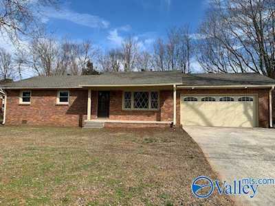 2620 NW Skyline Drive Huntsville, AL 35810