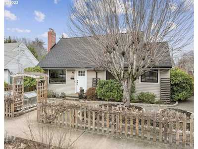 7915 SE Main ST Portland, OR 97215