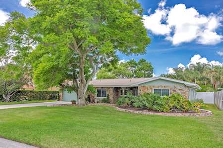 546 Lois Ln Belleair Bluffs, FL 33770