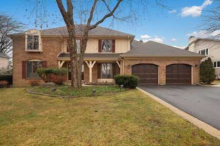 325 Hambletonian Dr Oak Brook, IL 60523