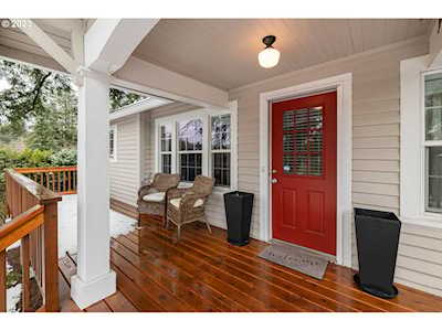 2739 SW Spring Garden ST Portland, OR 97219