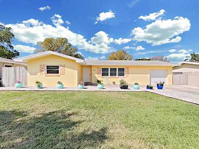 241 Shirley Dr Largo, FL 33770
