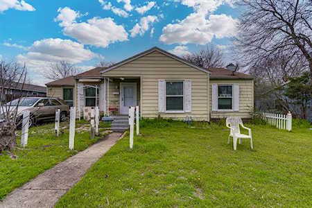 565 W Hammond Street Lancaster, TX 75146