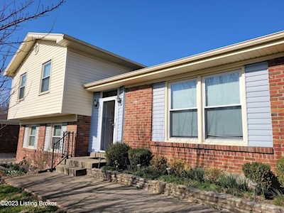 6703 Watch Hill Rd Louisville, KY 40228