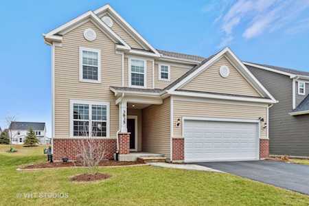 3835 Gold Cup Ln Naperville, IL 60564