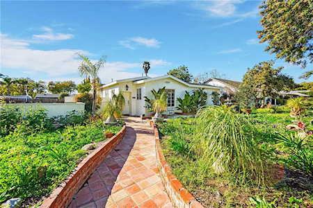 613 N Mountain View Place Fullerton, CA 92831