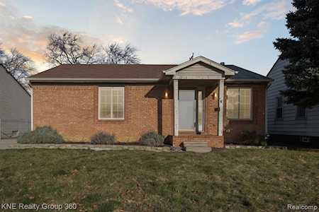 19115 Connecticut St Roseville, MI 48066