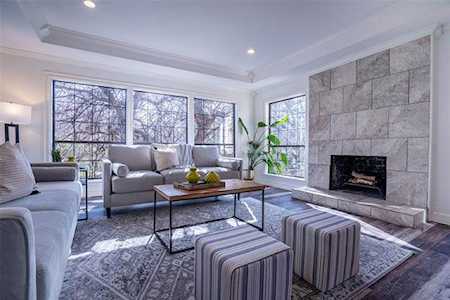 9630 Greenville Avenue Dallas, TX 75243