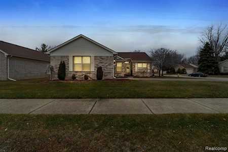17759 Orange Grove Dr Macomb Twp, MI 48042