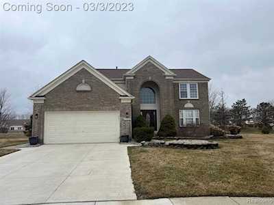 47390 Fairlawn Ct Canton Twp, MI 48188