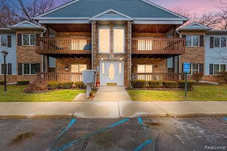 1484 Shoemaker Dr Westland, MI 48185
