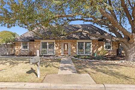 4305 Three Oaks Drive Arlington, TX 76016