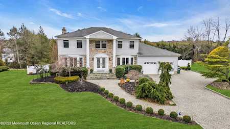 81 Walnut Hill Ln Freehold, NJ 07728