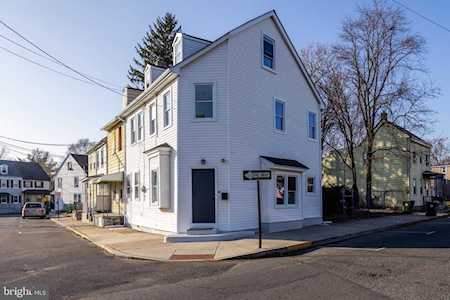 209 Green St Burlington, NJ 08016